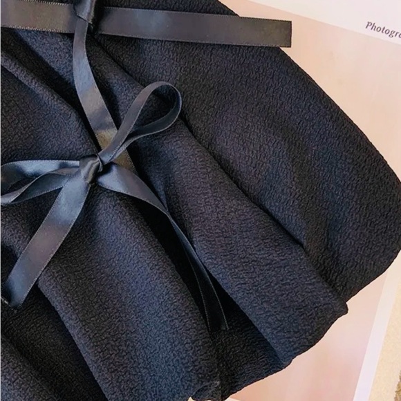 Shorts with Robbin Accents in Black NWOT - Picture 4 of 6